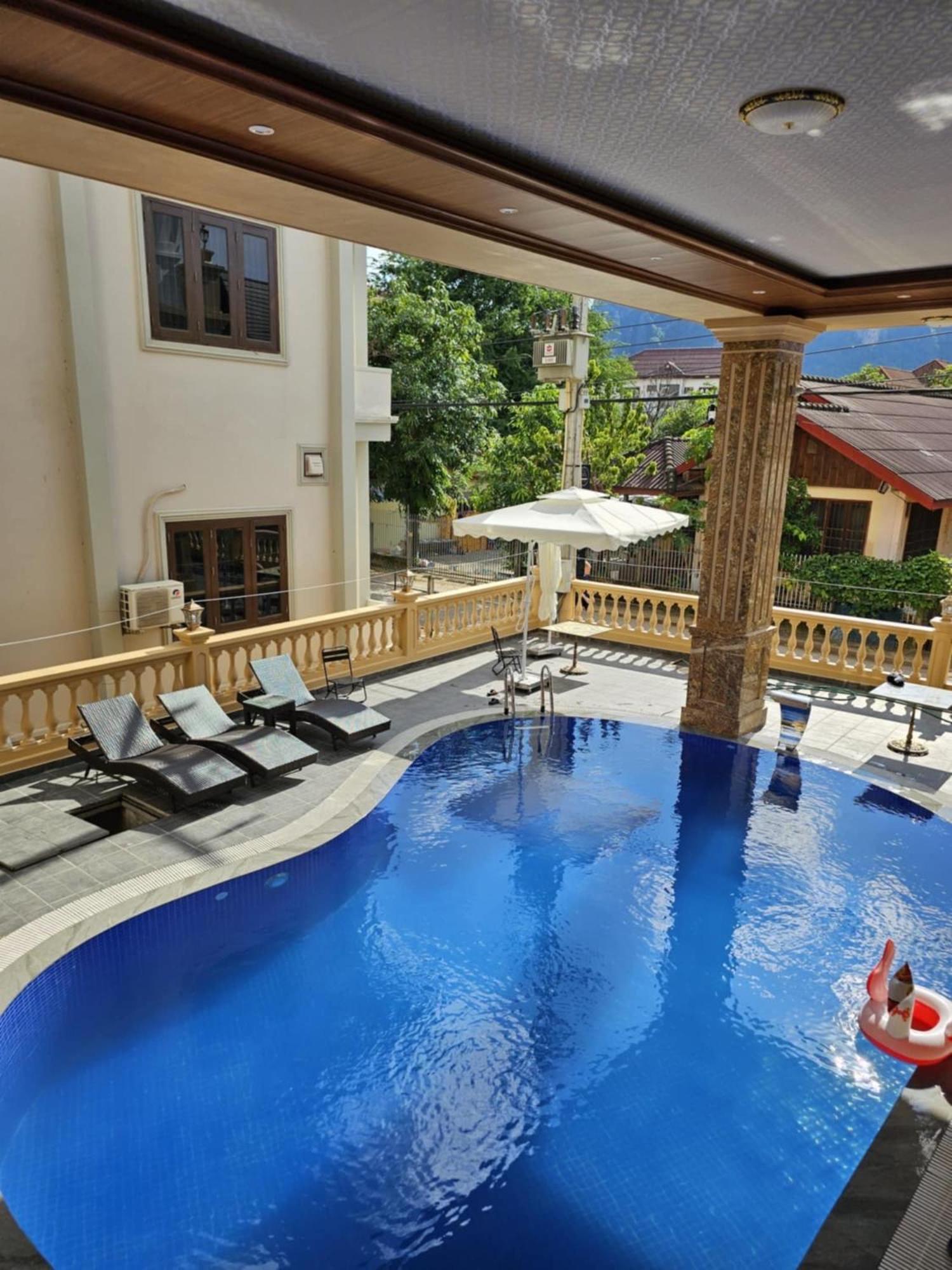 Sky Hotel Vang Vieng Buitenkant foto