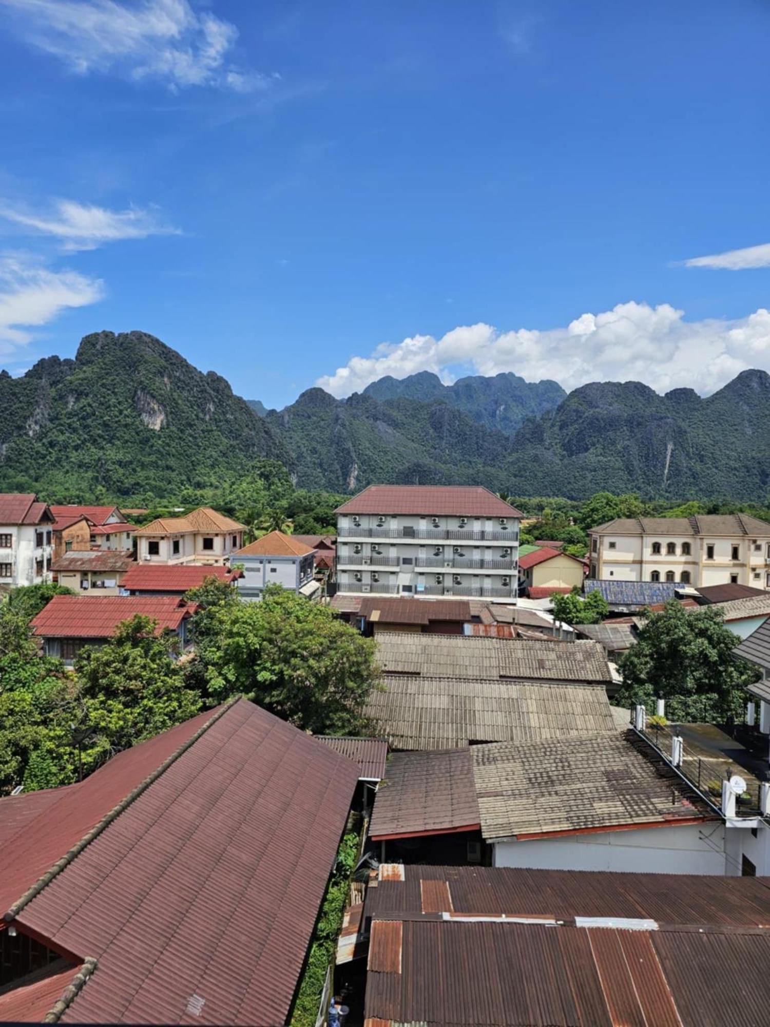 Sky Hotel Vang Vieng Buitenkant foto