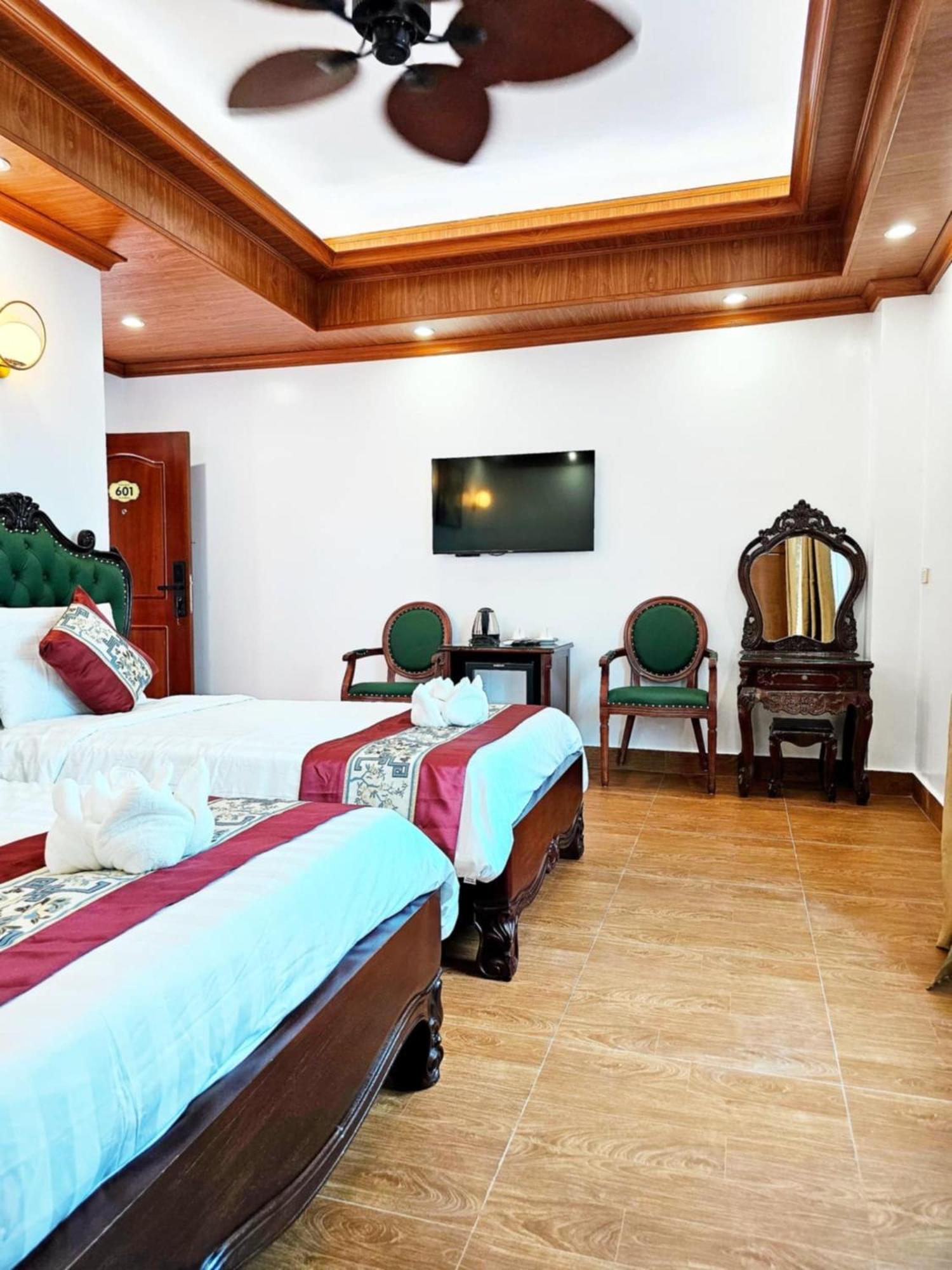 Sky Hotel Vang Vieng Buitenkant foto
