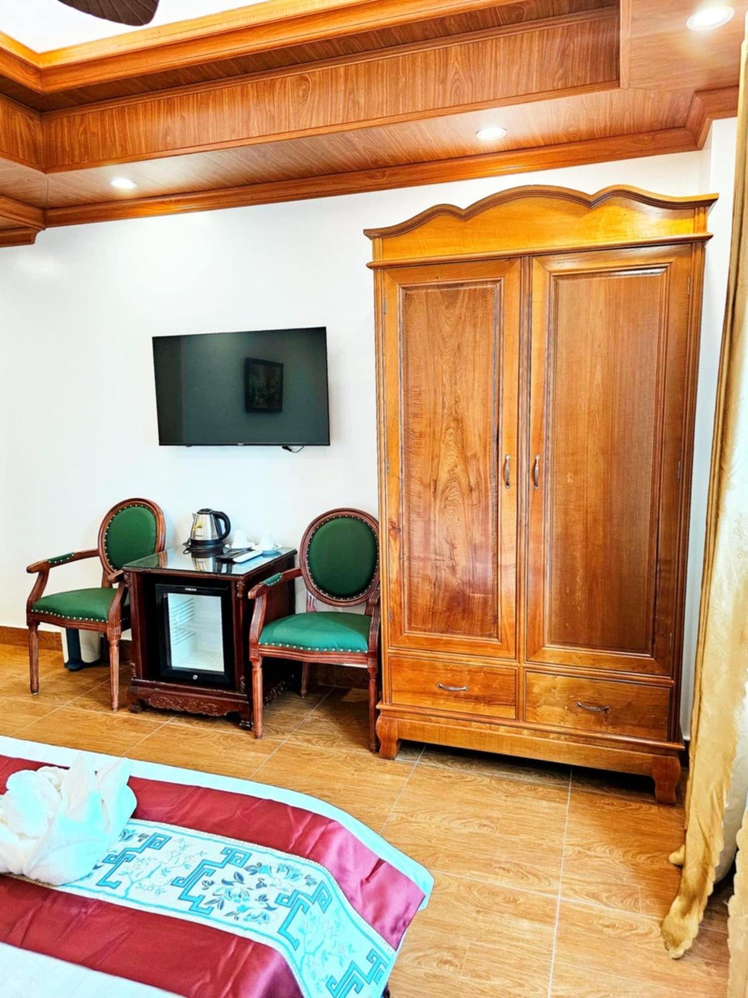 Sky Hotel Vang Vieng Buitenkant foto