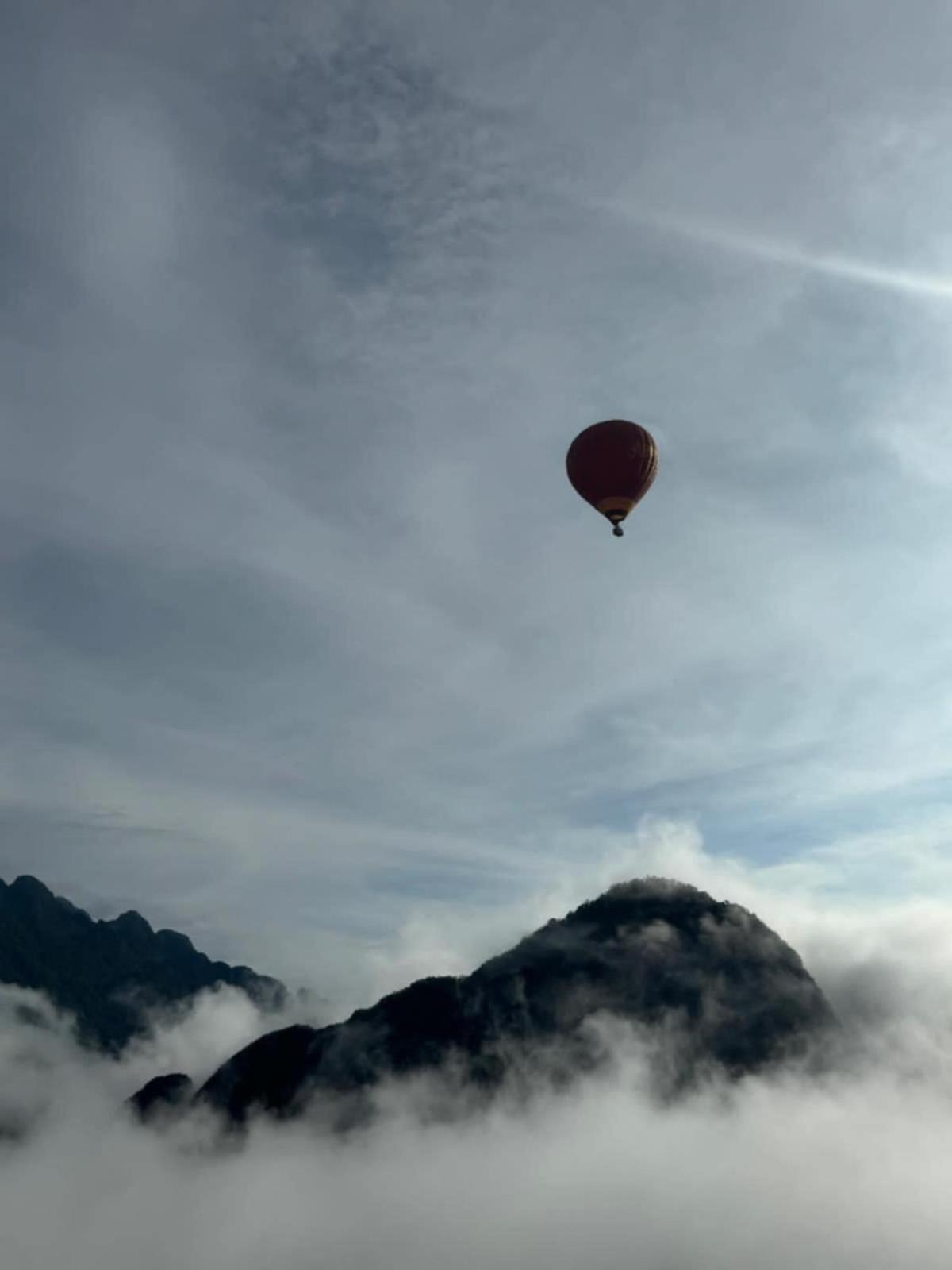 Sky Hotel Vang Vieng Buitenkant foto