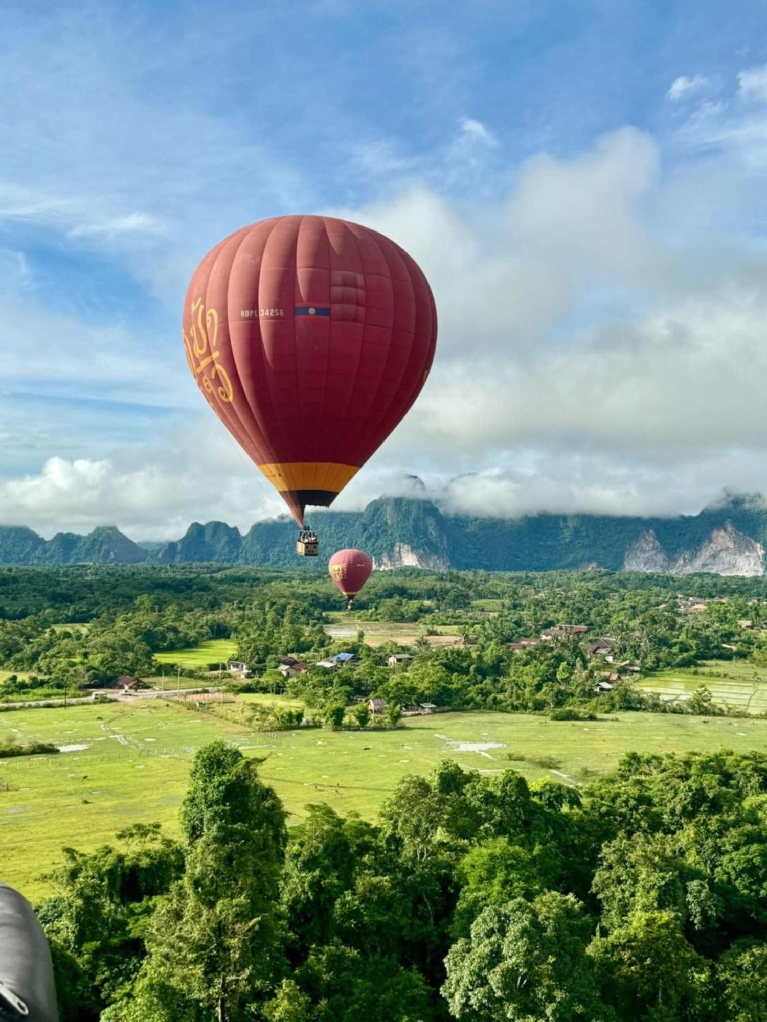 Sky Hotel Vang Vieng Buitenkant foto