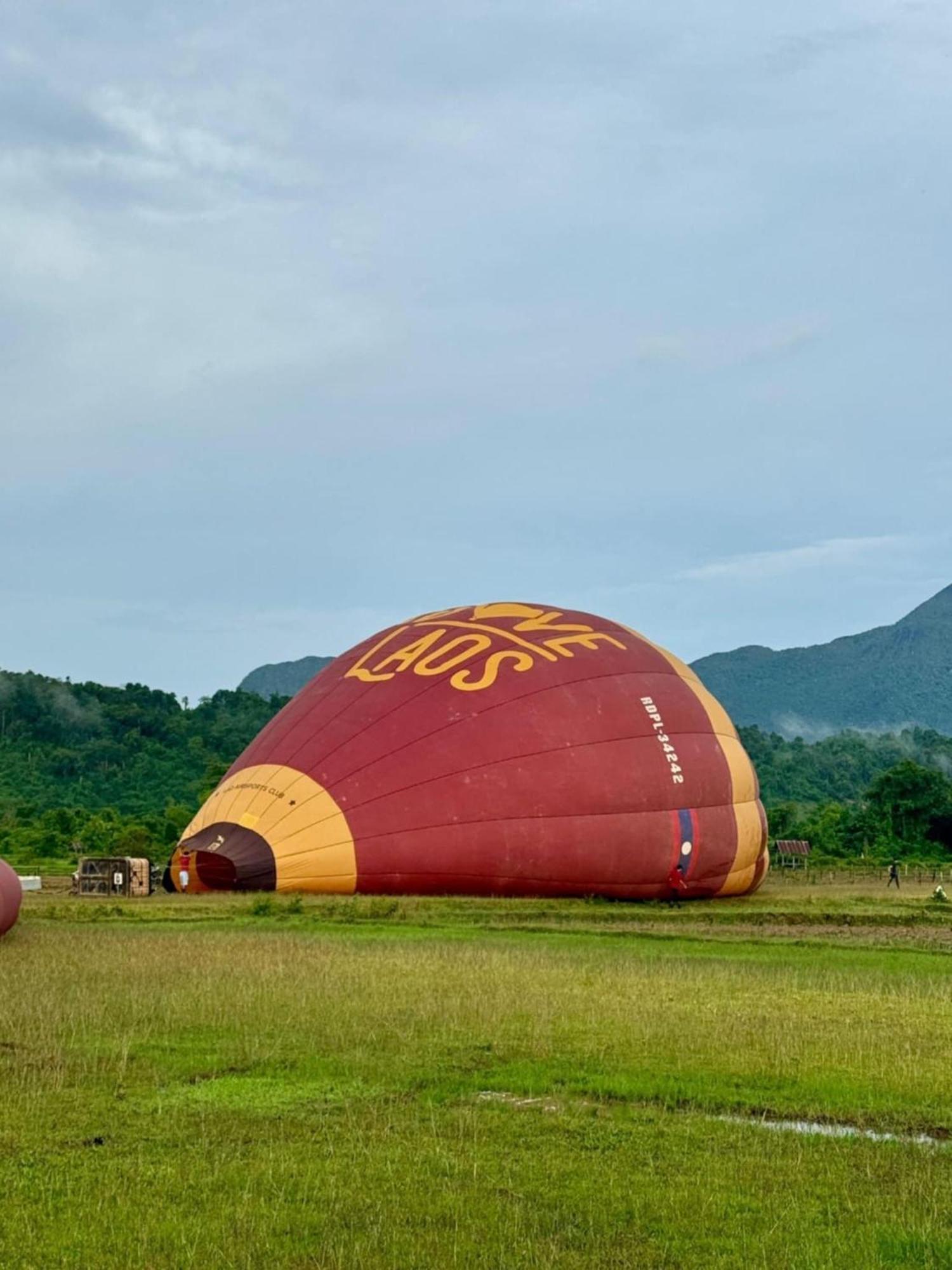 Sky Hotel Vang Vieng Buitenkant foto