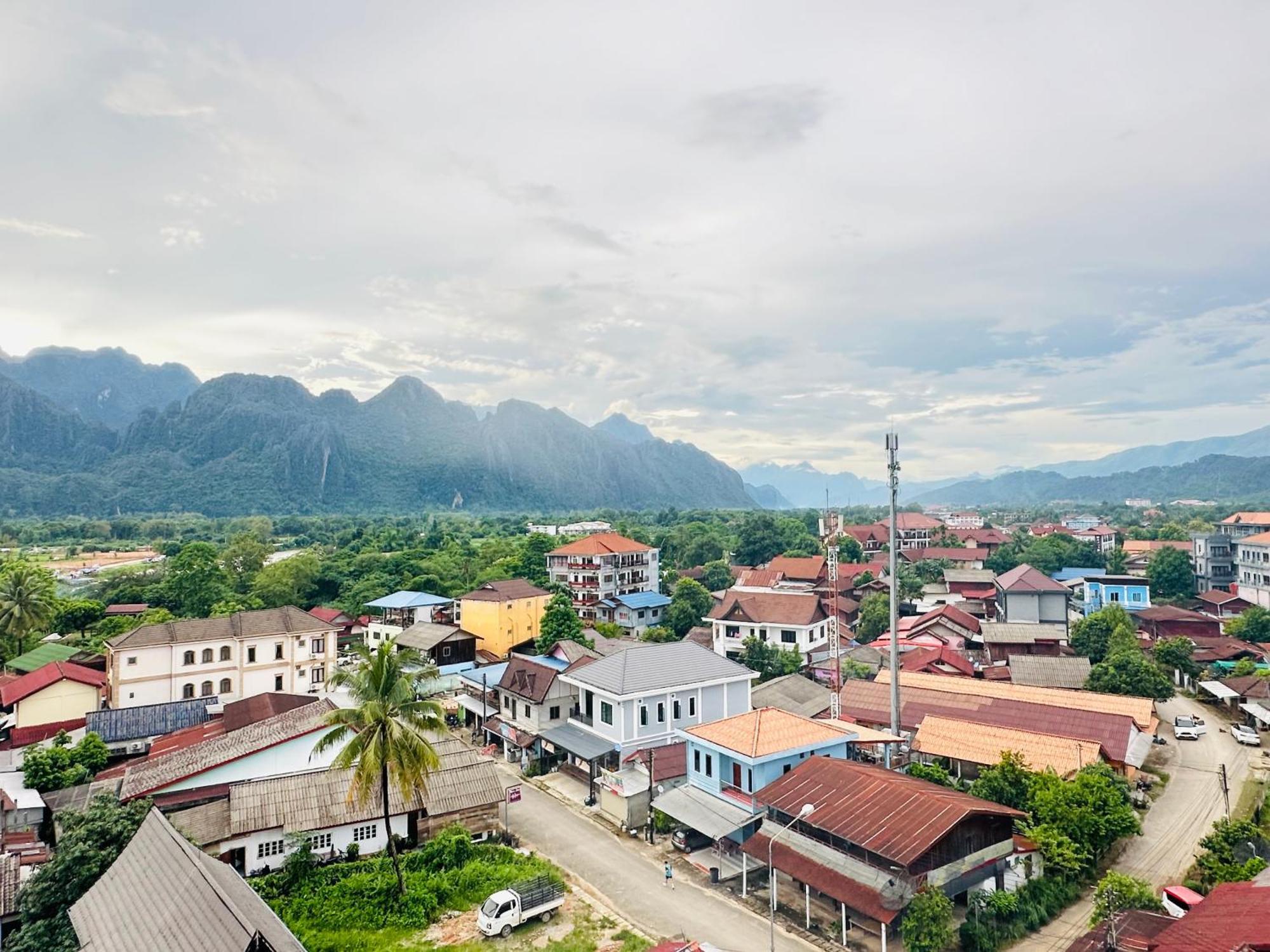 Sky Hotel Vang Vieng Buitenkant foto