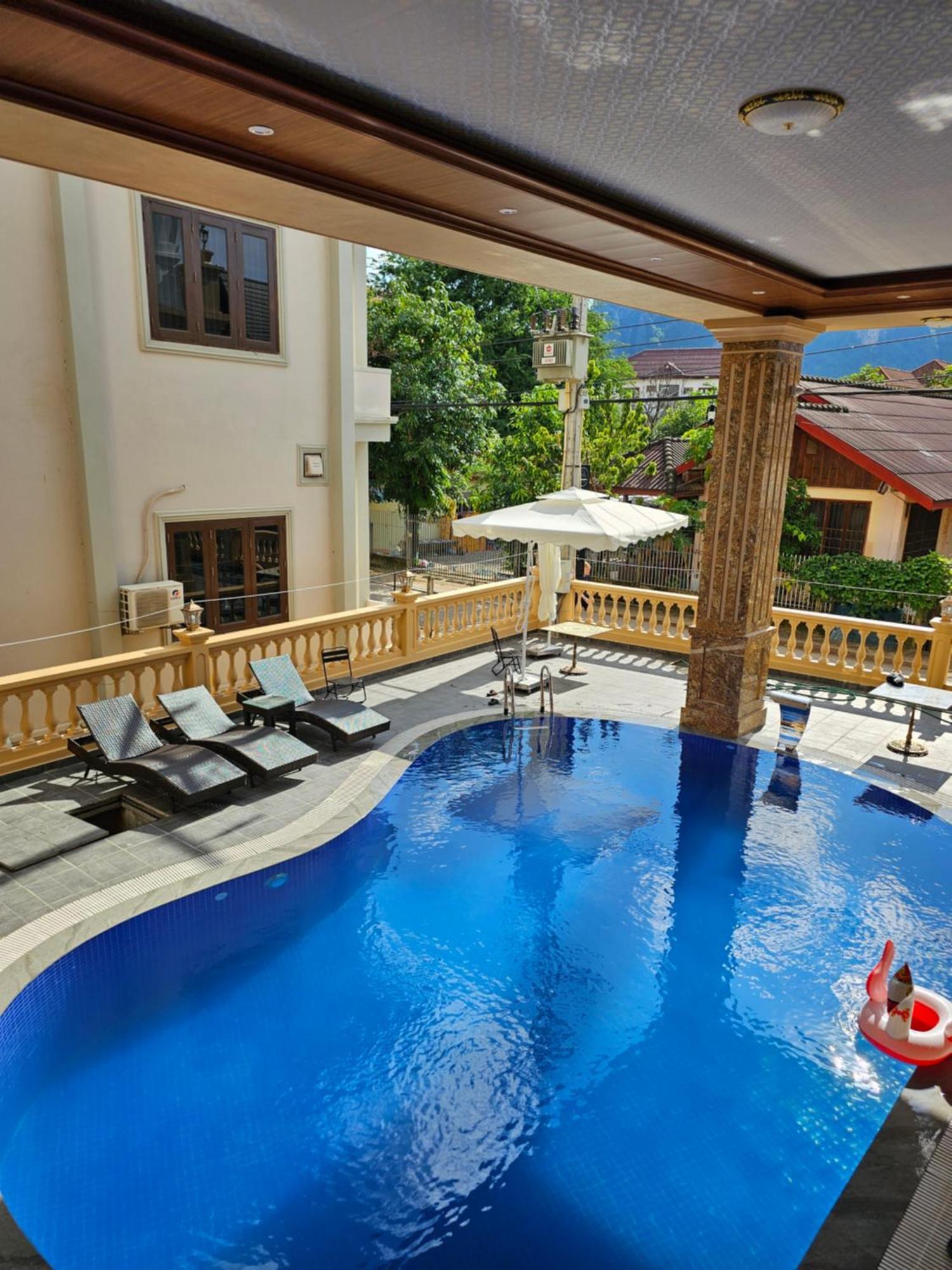 Sky Hotel Vang Vieng Buitenkant foto