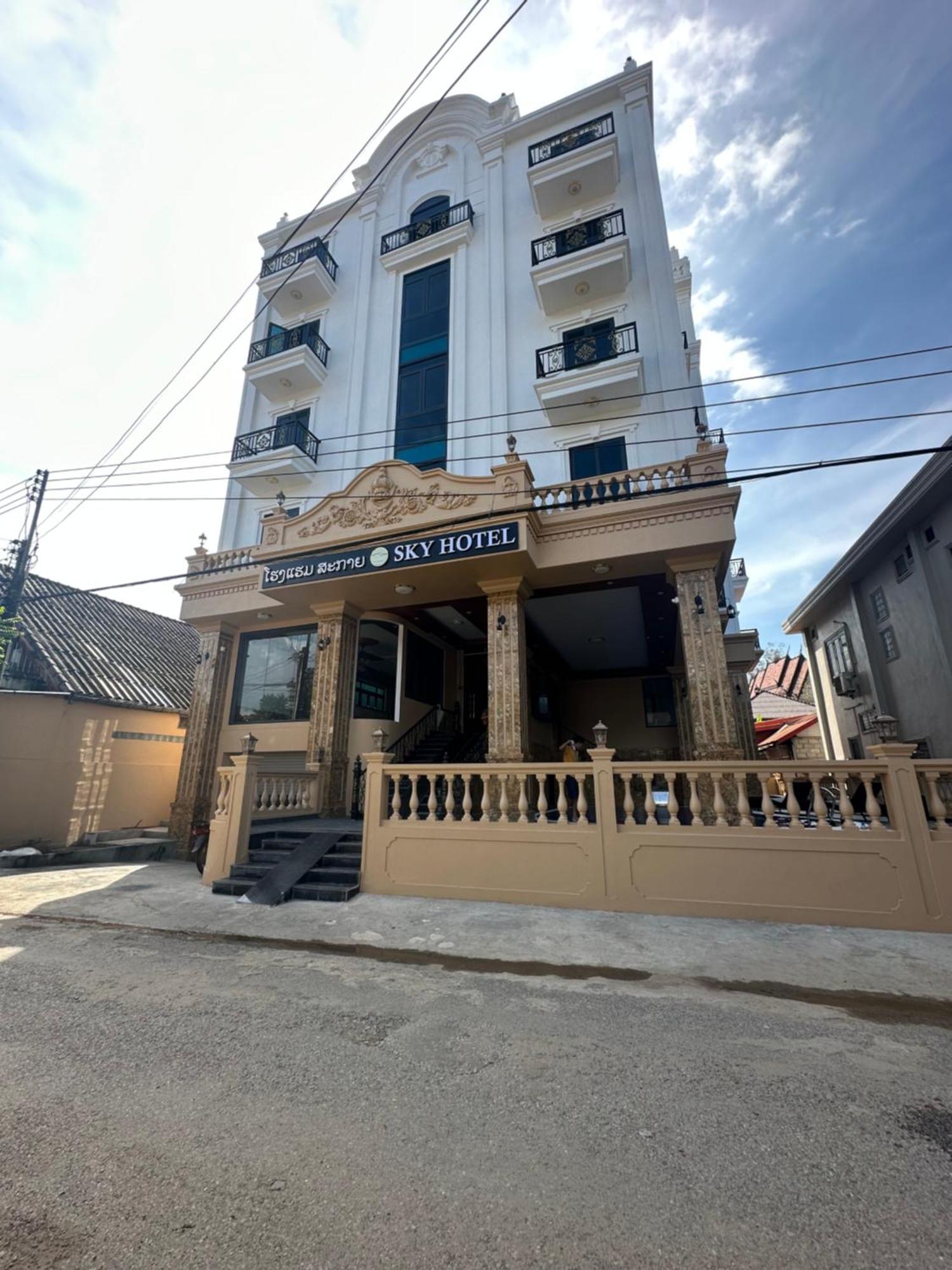 Sky Hotel Vang Vieng Buitenkant foto