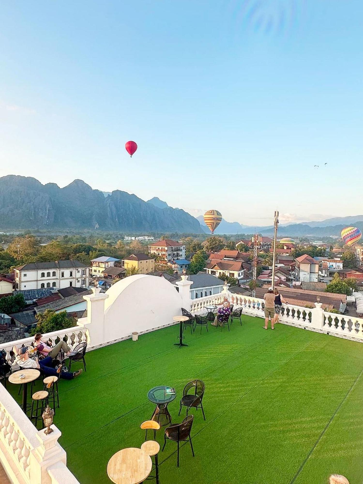 Sky Hotel Vang Vieng Buitenkant foto